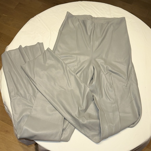 Skims Silver Set 

Strapless Corset -L
Flare bottom- L 

Can buy separate. - Picture 3 of 3